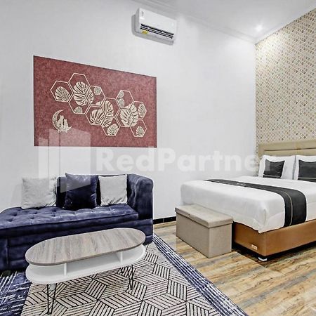 Hotel House N Coffee 55 Temanggung Redpartner Extérieur photo