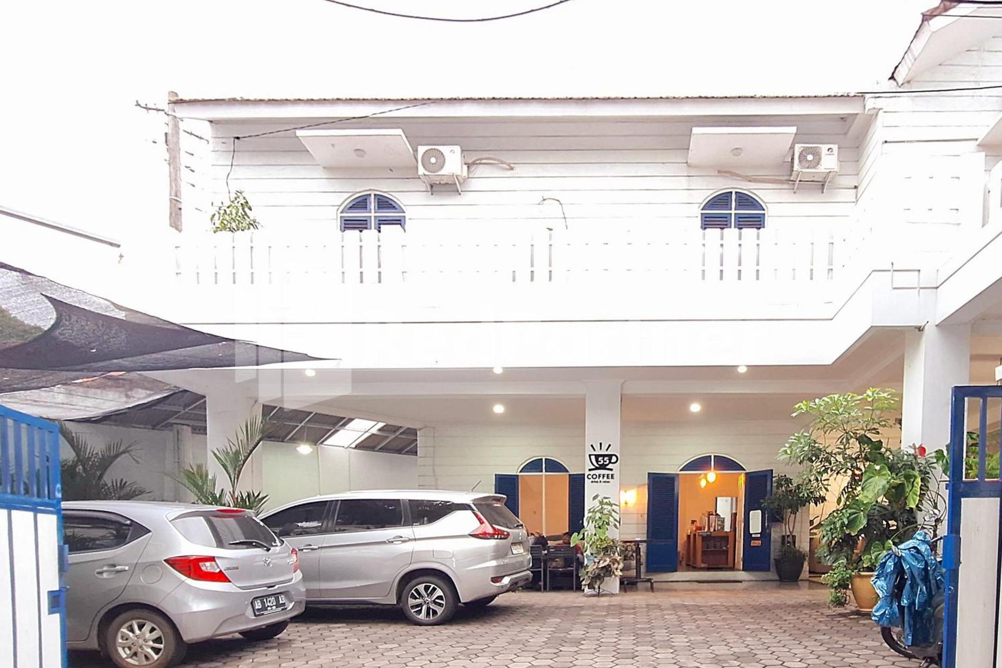Hotel House N Coffee 55 Temanggung Redpartner Extérieur photo